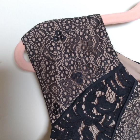 BCBGMaxAzria Black Tiered Lace Overlay Sleeveless Cocktail Dress Size 4 - Picture 4 of 16